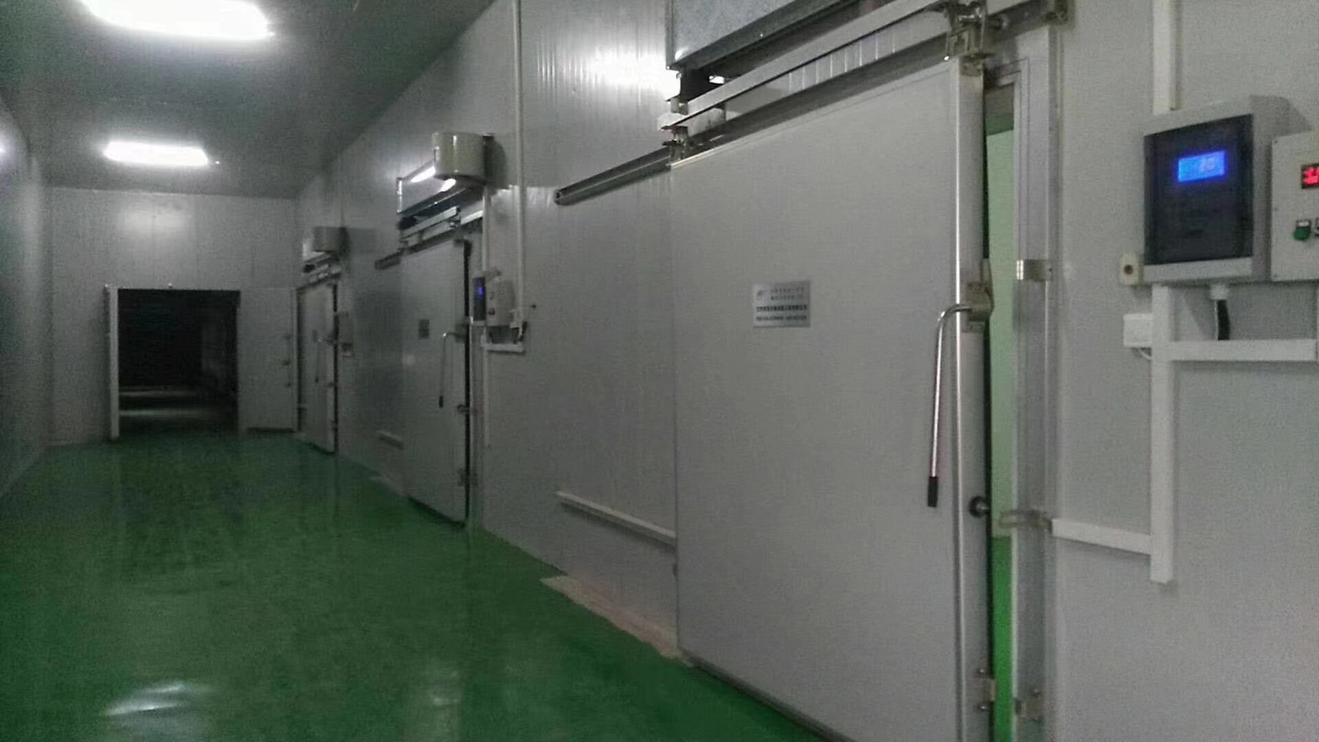 如何確保冷庫內(nèi)的溫度在安全范圍內(nèi)？